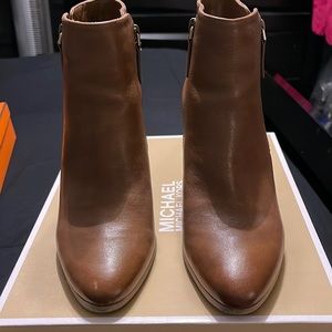 Michael Kors!!!! Slightly worn!